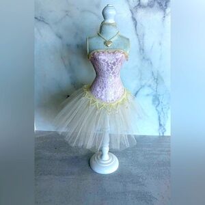 Pretty Pink Vintage Style bust form